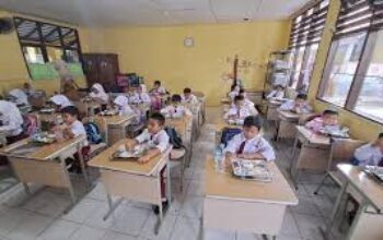 Ilustrasi siswa makan gratis bersama
