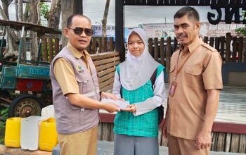 UPZ BAZNAS Pemprov Sulsel Kembali Salurkan Beasiswa untuk Siswa Kurang Mampu dan Berprestasi di Wilayah IV