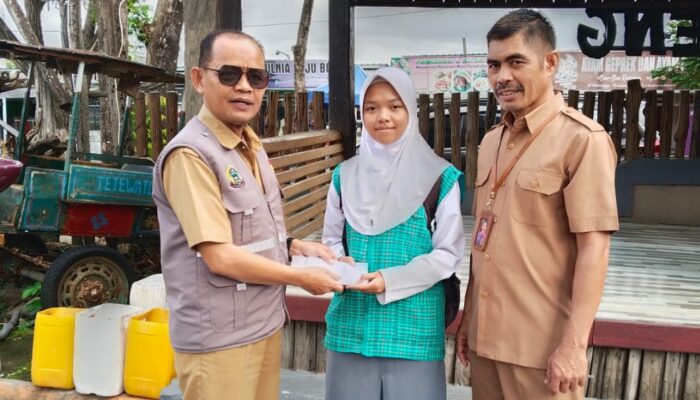 UPZ BAZNAS Pemprov Sulsel Kembali Salurkan Beasiswa untuk Siswa Kurang Mampu dan Berprestasi di Wilayah IV